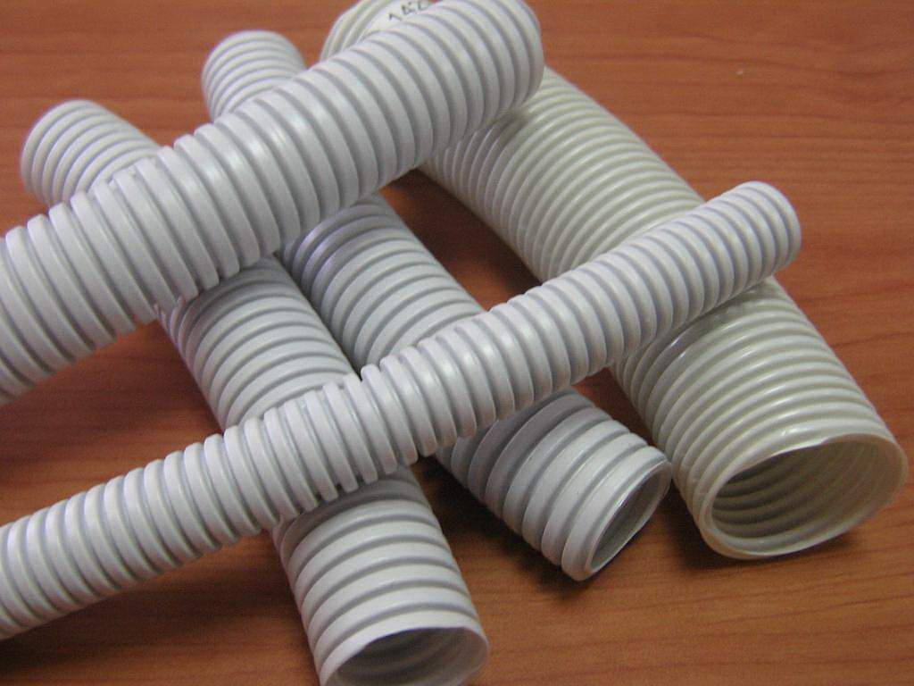 Труба гофр.ПВХ d=20мм (032000)